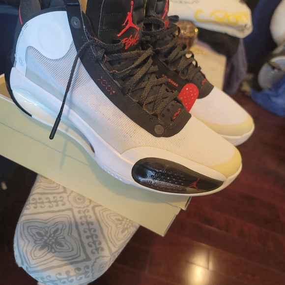 Shoes - Picture 3 of 9